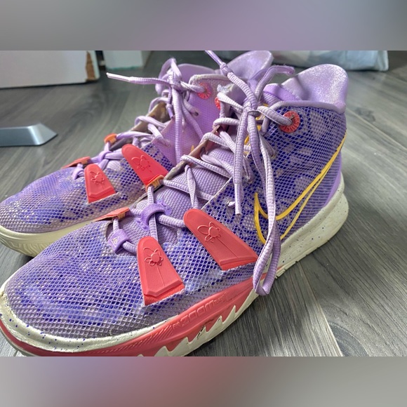 2021
Kyrie 7 'Daughters' - Picture 3 of 6